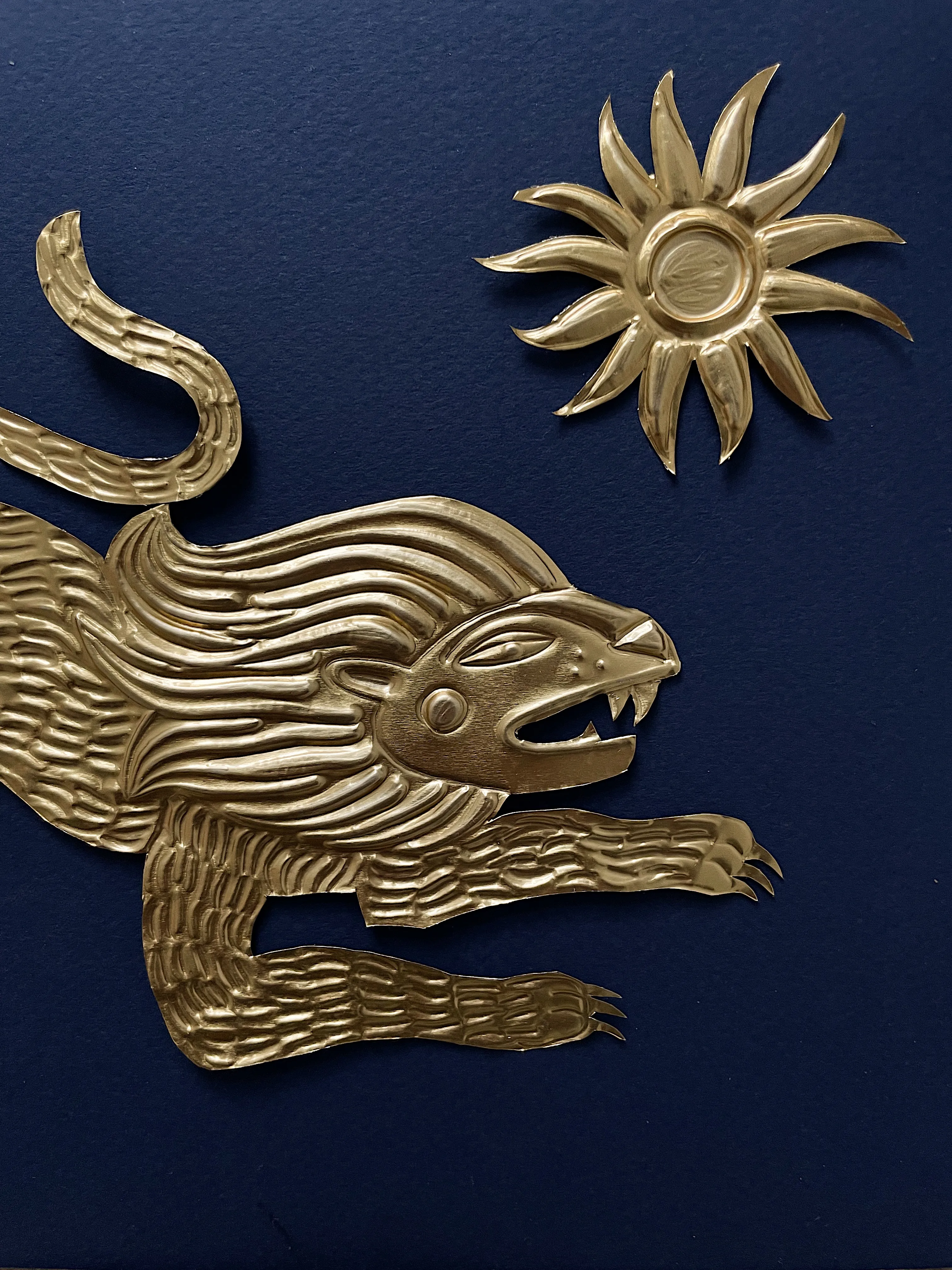 Зображення "lion" від Olena Tolokonina, розмір: 21x29cm, матеріали: foil on paper, медіум: artworks, ціна: €90 Фото 1 з 3.